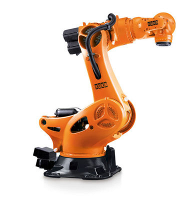 Uso del brazo robótico Titan 1000 Kuka para paletizar y manejar 5 ejes